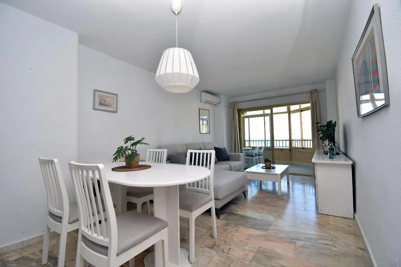Apartamento vistas al mar y piscina Fuengirola España